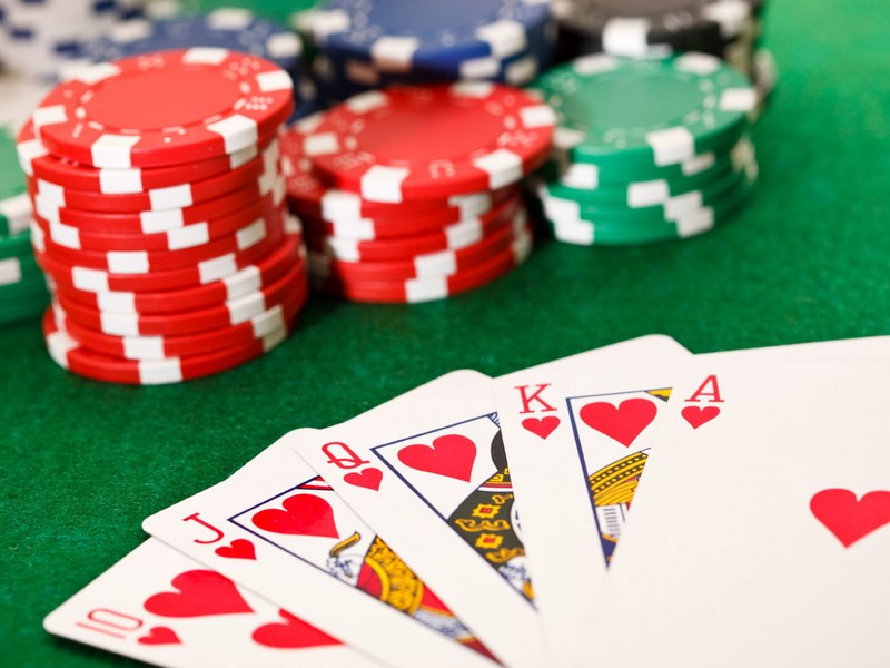 Các hạng bài trong poker khá đa dạng